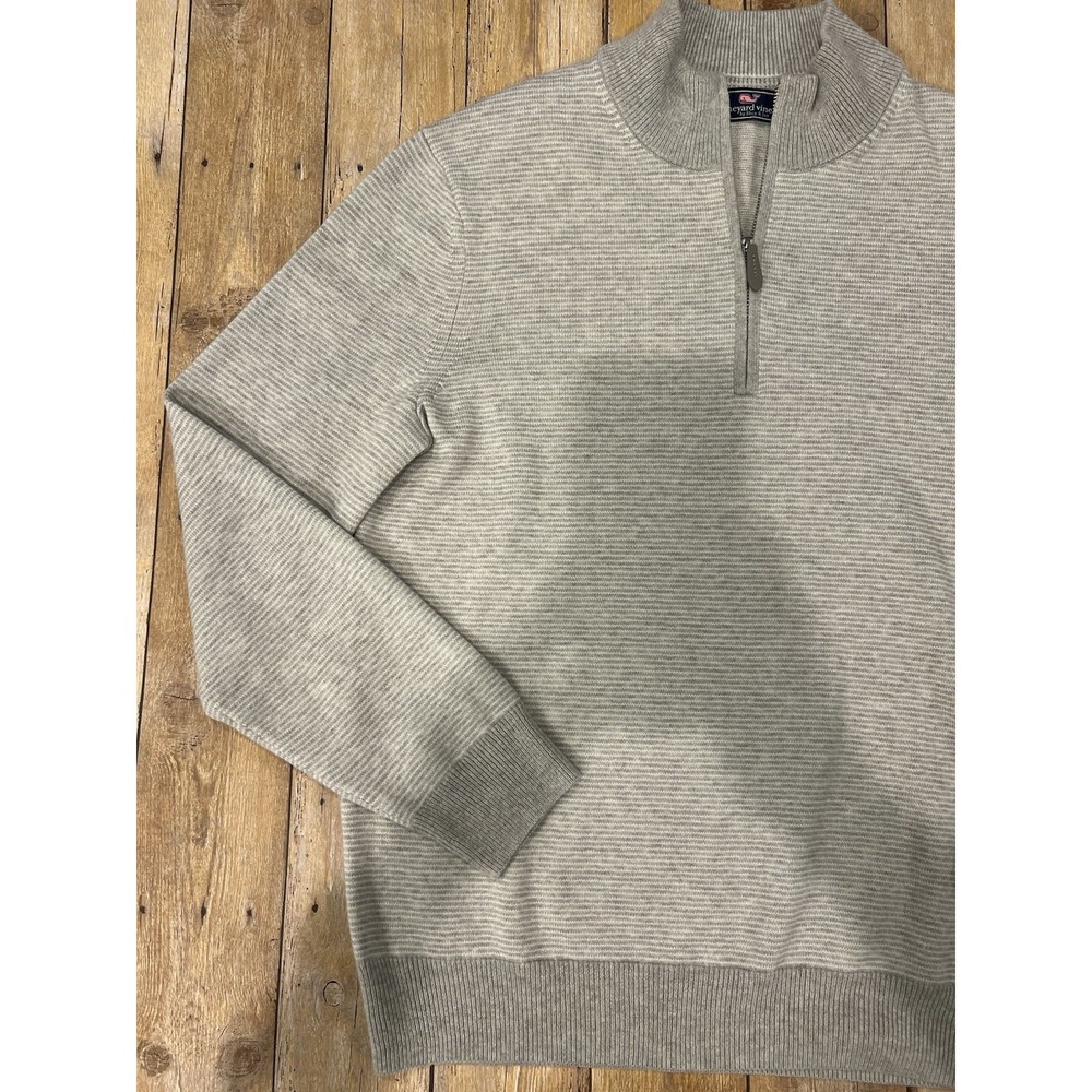 Vineyard Vines Men's Light Gray/White Striped 1/4 Zip sz Med NWOT Condition - Picture 2 of 12